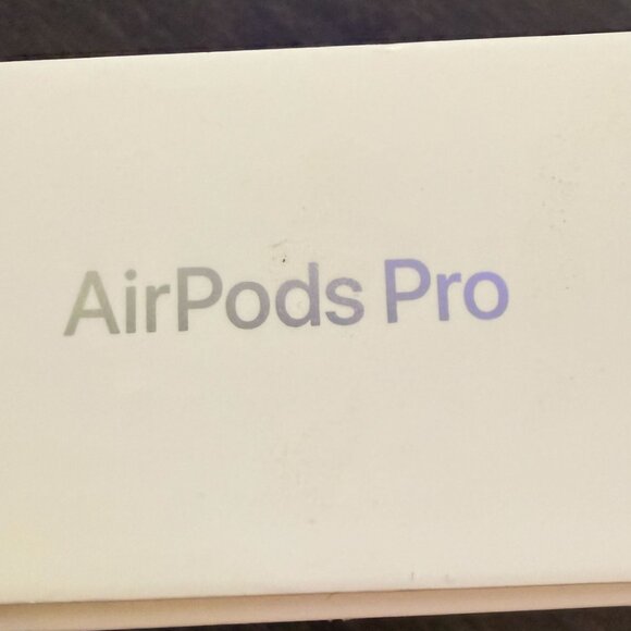 Apple AirPods Pro 2nd Gen (Lightning) | White | Used | With Box & Extra Tips De - Picture 4 of 8
